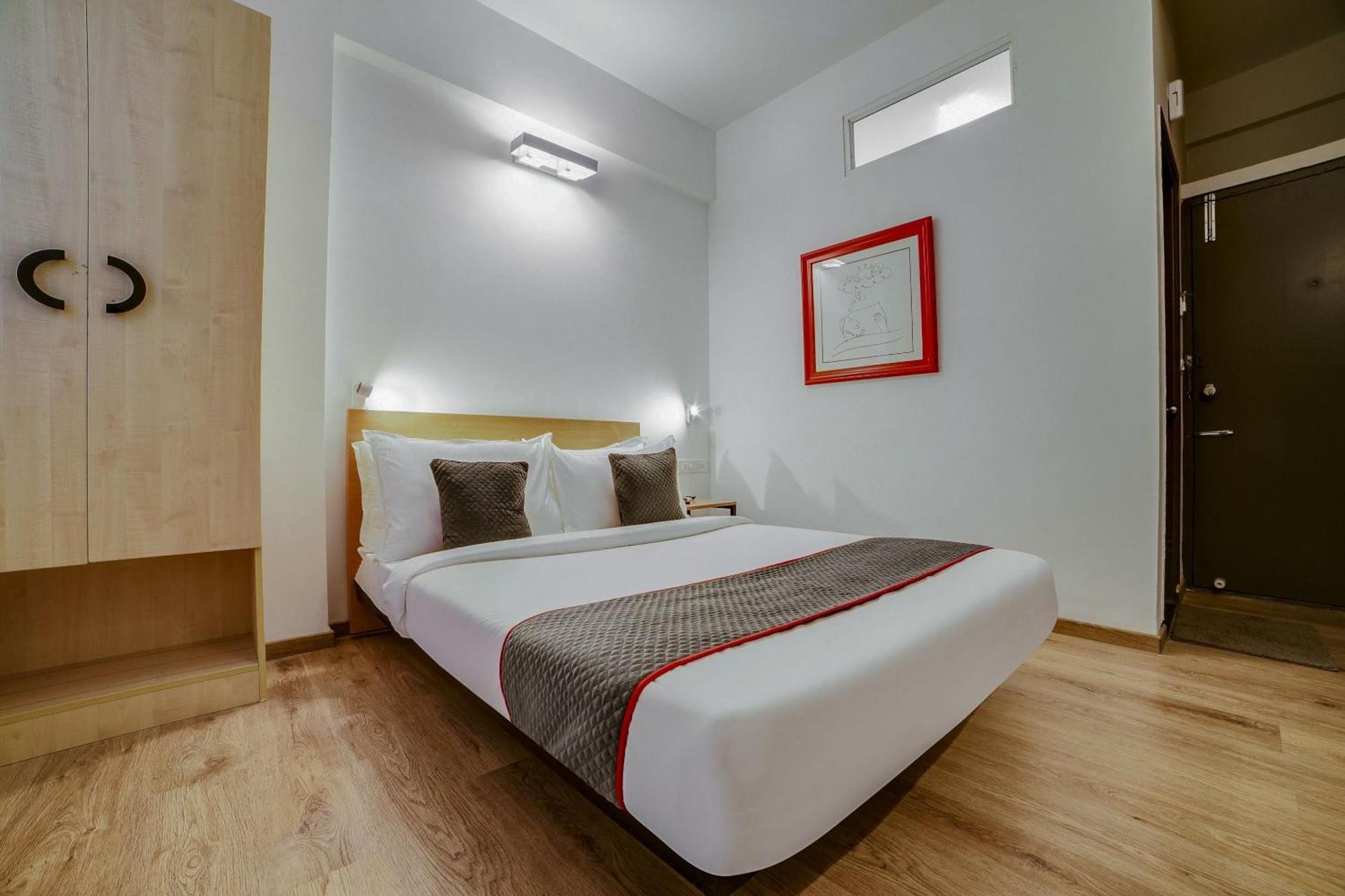 Townhouse Sarvar Hospitality Near Ascendas Park Square Mall 班加罗尔 外观 照片