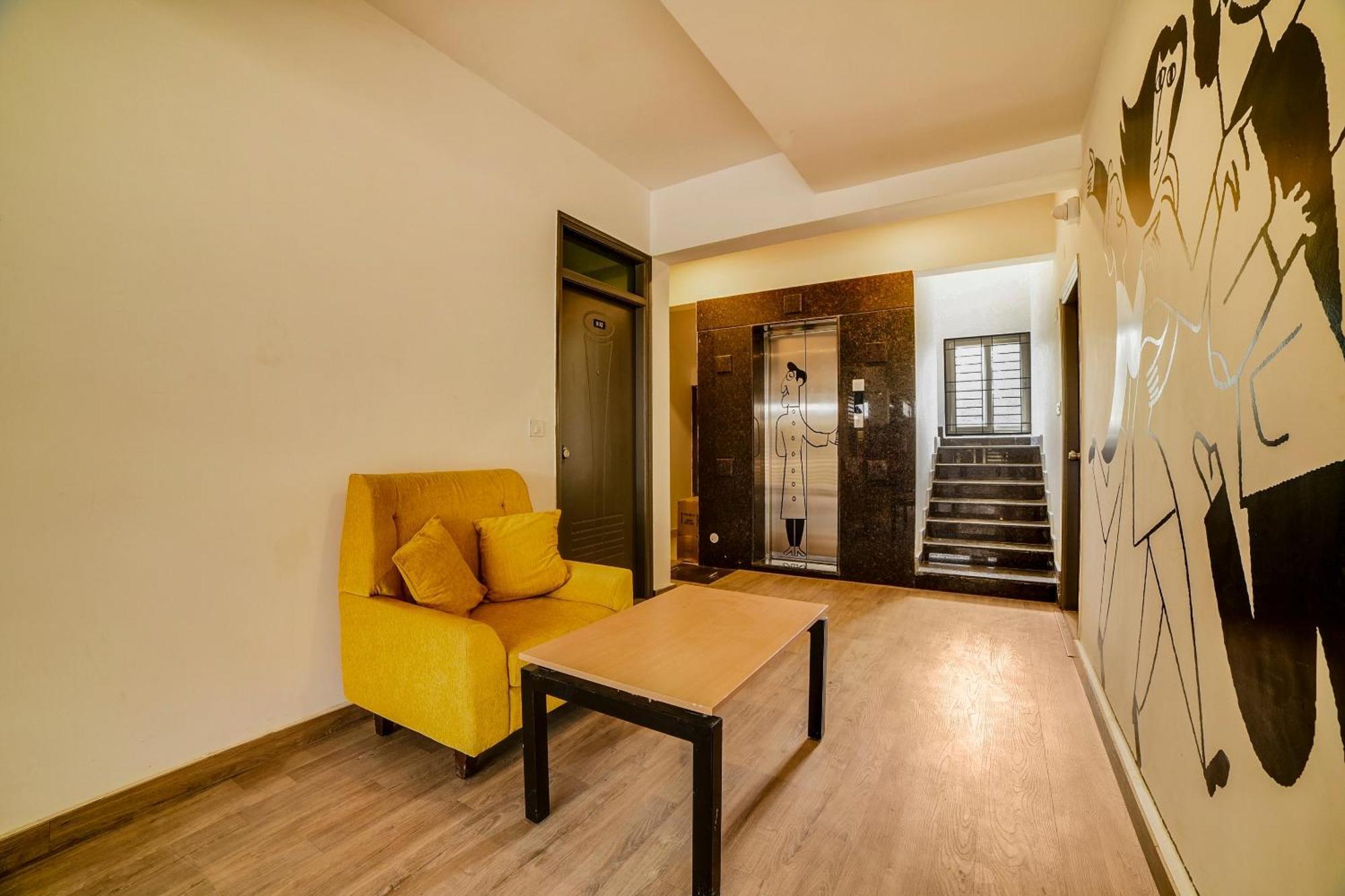 Townhouse Sarvar Hospitality Near Ascendas Park Square Mall 班加罗尔 外观 照片