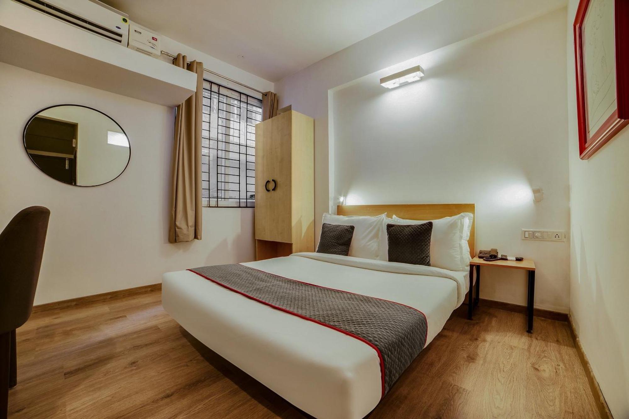 Townhouse Sarvar Hospitality Near Ascendas Park Square Mall 班加罗尔 外观 照片