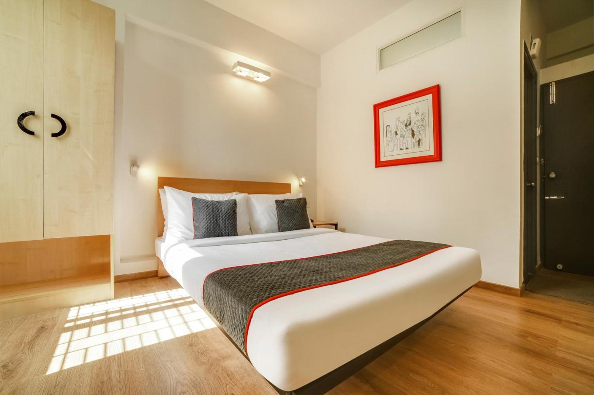 Townhouse Sarvar Hospitality Near Ascendas Park Square Mall 班加罗尔 外观 照片