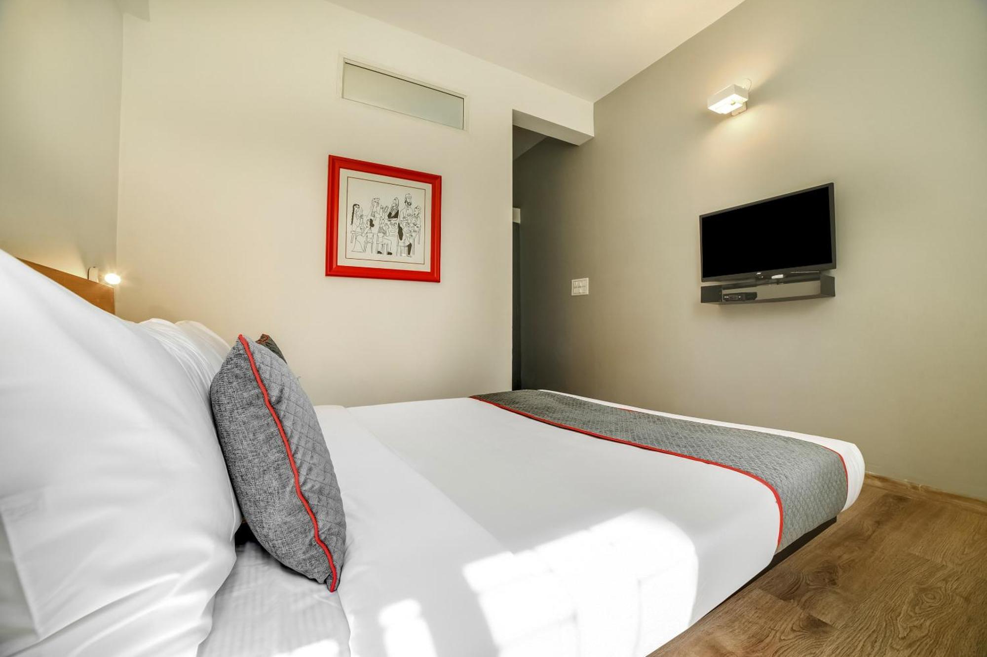 Townhouse Sarvar Hospitality Near Ascendas Park Square Mall 班加罗尔 外观 照片