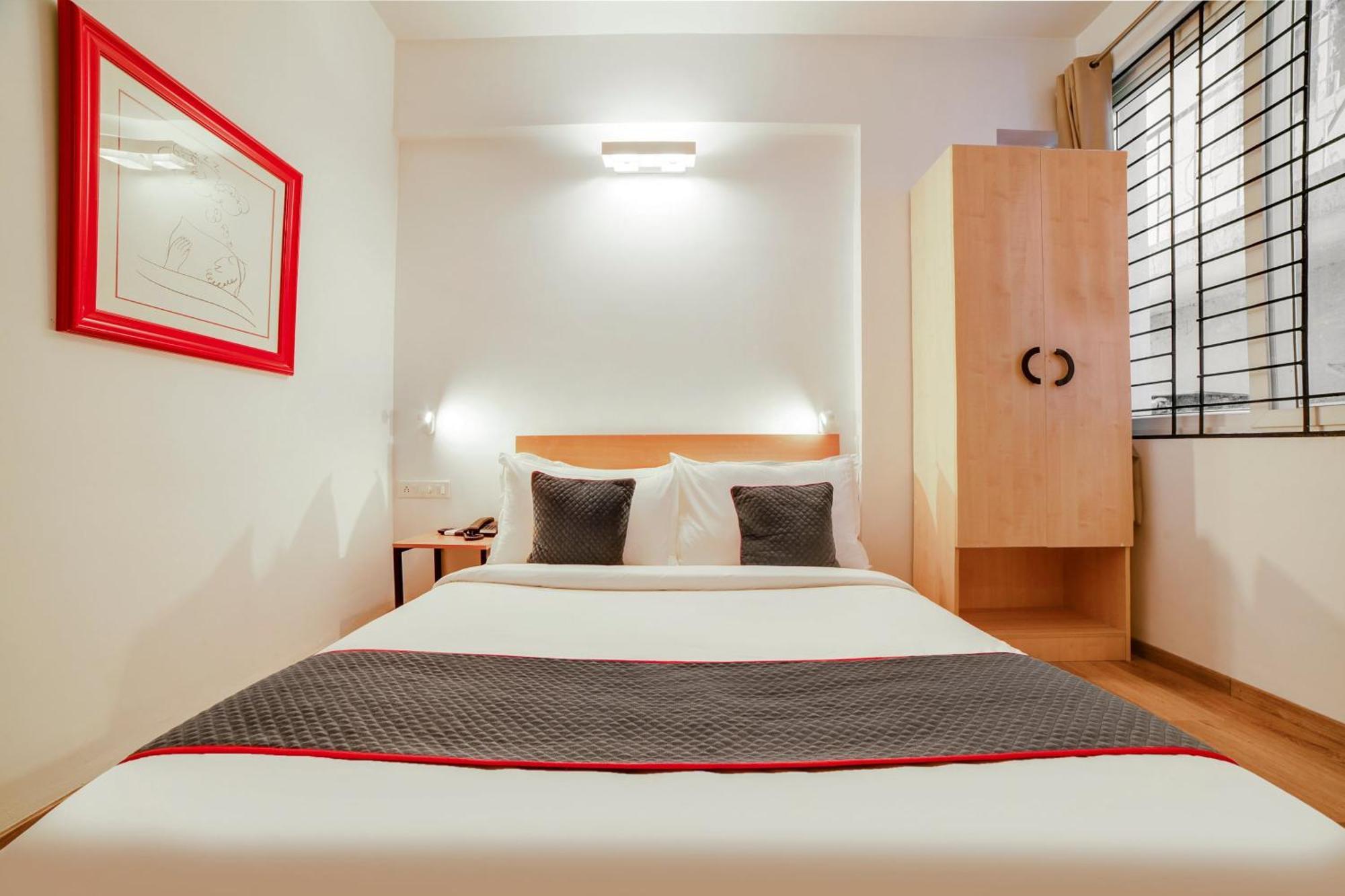 Townhouse Sarvar Hospitality Near Ascendas Park Square Mall 班加罗尔 外观 照片
