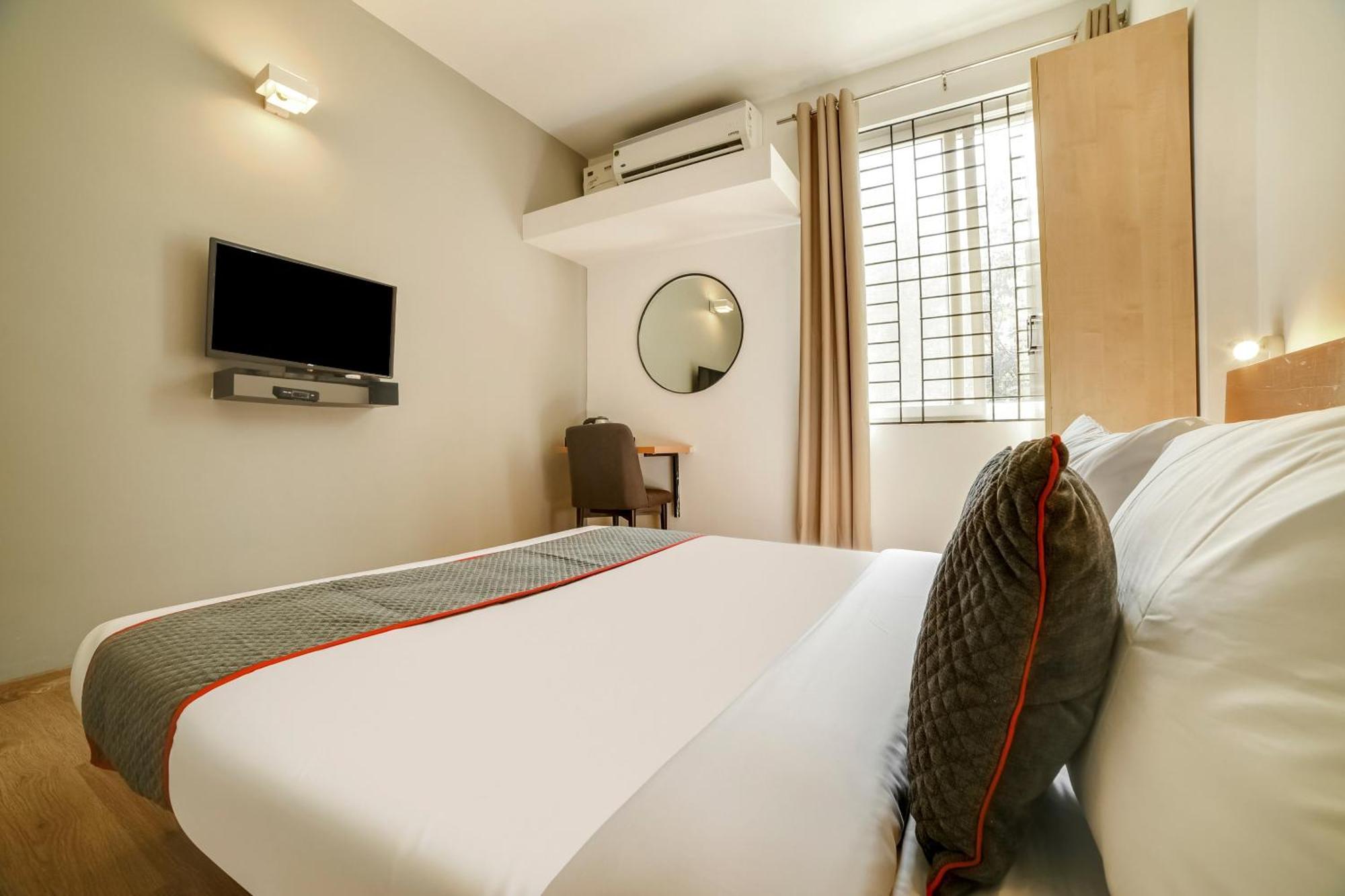Townhouse Sarvar Hospitality Near Ascendas Park Square Mall 班加罗尔 外观 照片
