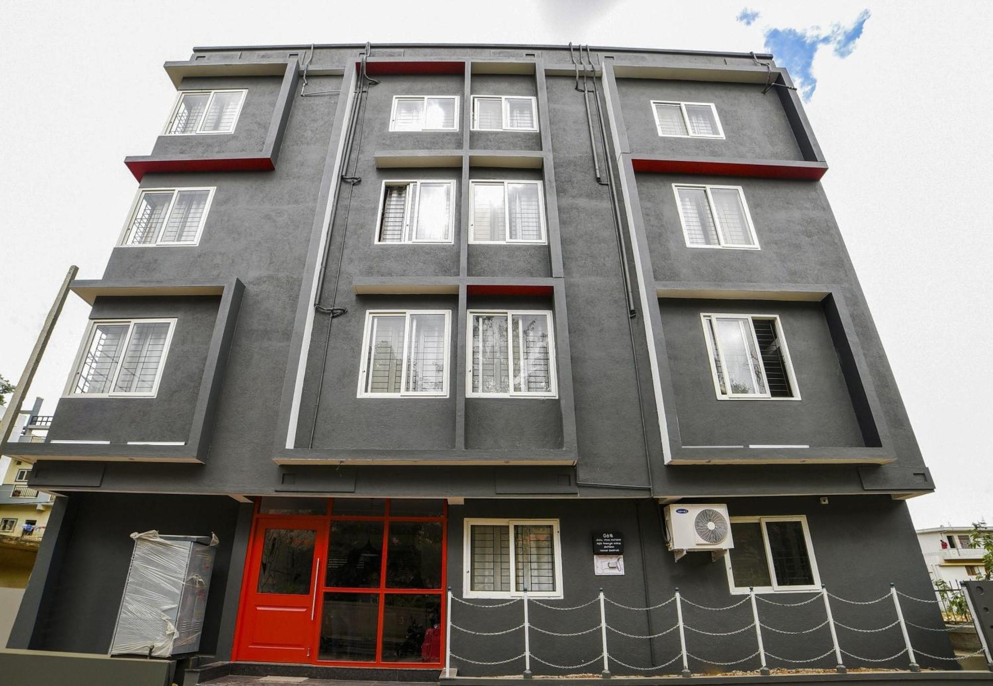 Townhouse Sarvar Hospitality Near Ascendas Park Square Mall 班加罗尔 外观 照片