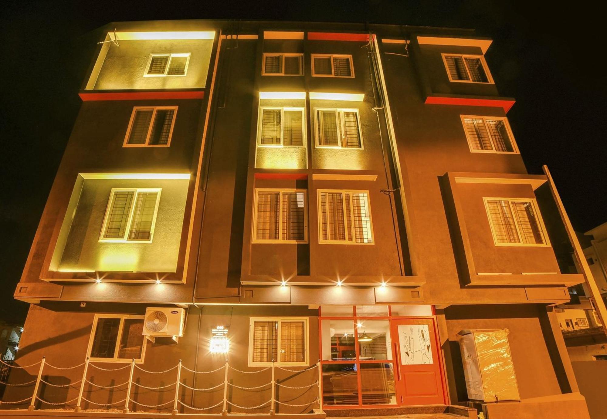 Townhouse Sarvar Hospitality Near Ascendas Park Square Mall 班加罗尔 外观 照片