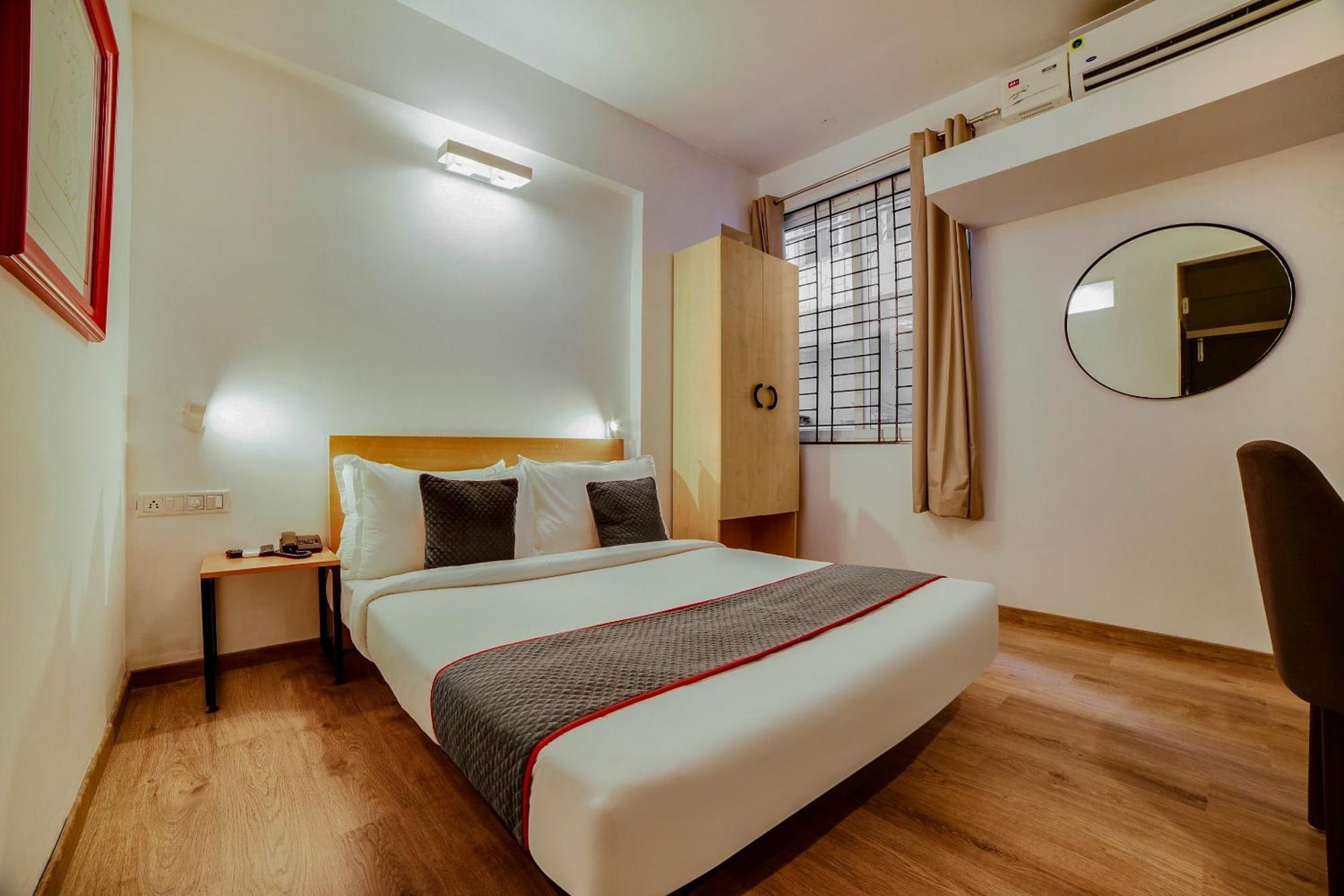 Townhouse Sarvar Hospitality Near Ascendas Park Square Mall 班加罗尔 外观 照片