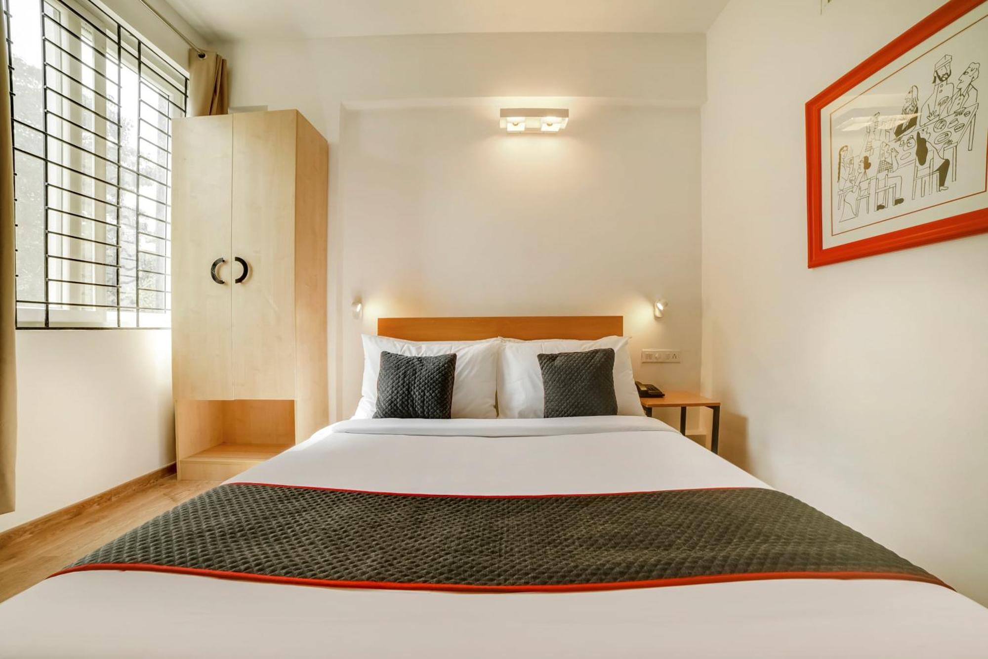 Townhouse Sarvar Hospitality Near Ascendas Park Square Mall 班加罗尔 外观 照片