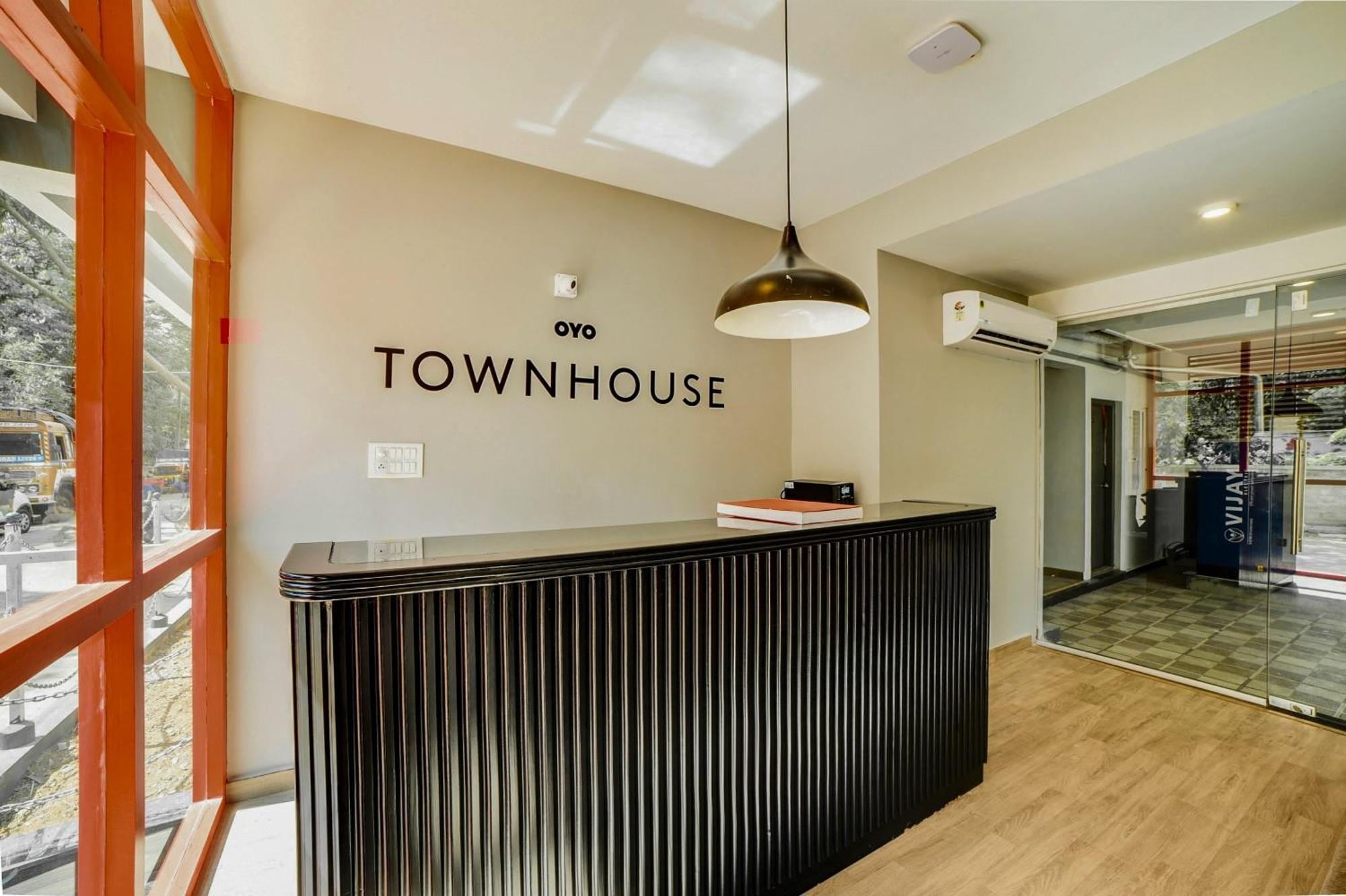 Townhouse Sarvar Hospitality Near Ascendas Park Square Mall 班加罗尔 外观 照片