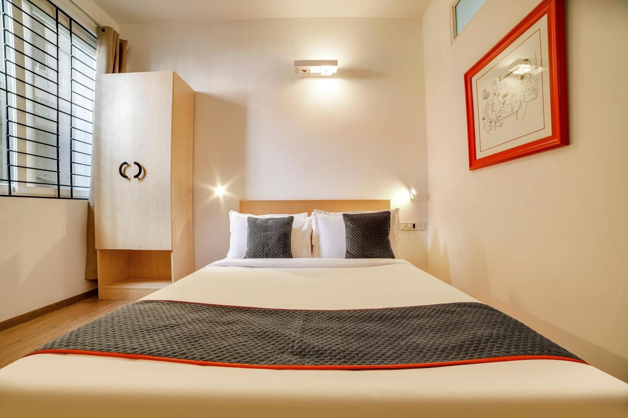 Townhouse Sarvar Hospitality Near Ascendas Park Square Mall 班加罗尔 外观 照片